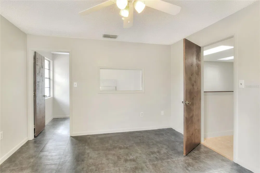 1880 CRYSTAL LAKE DRIVE #4 Lakeland, FL 33801