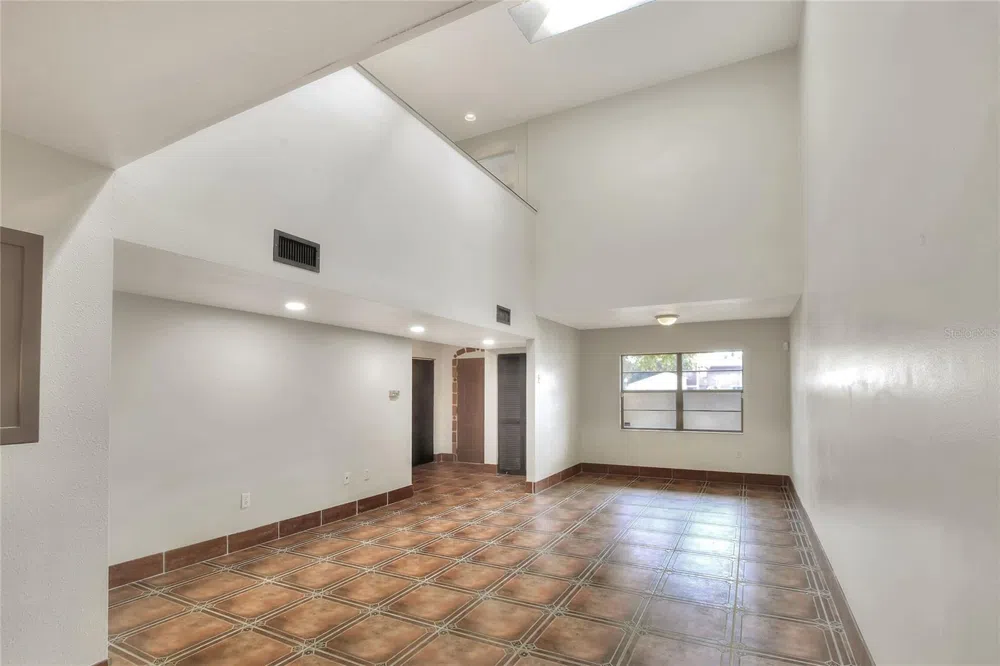 1880 CRYSTAL LAKE DRIVE #4 Lakeland, FL 33801