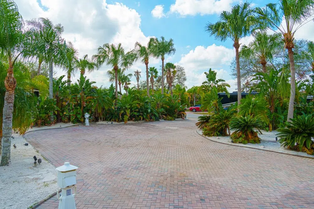 6861 AMANDA VISTA CIRCLE Land O Lakes, FL 34637