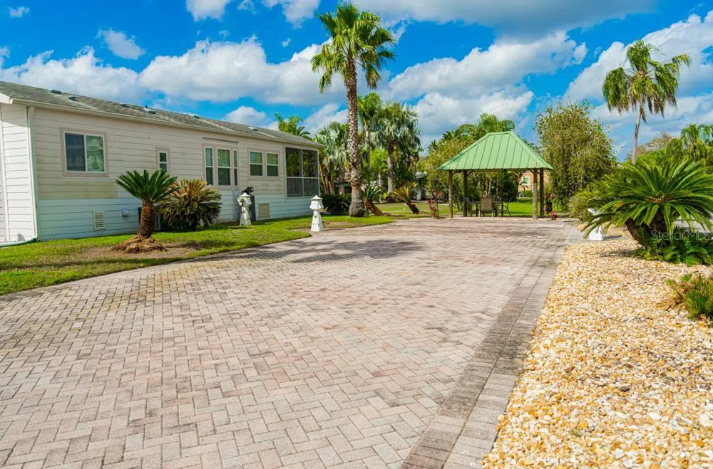6948 AMANDA VISTA CIRCLE Land O Lakes, FL 34637