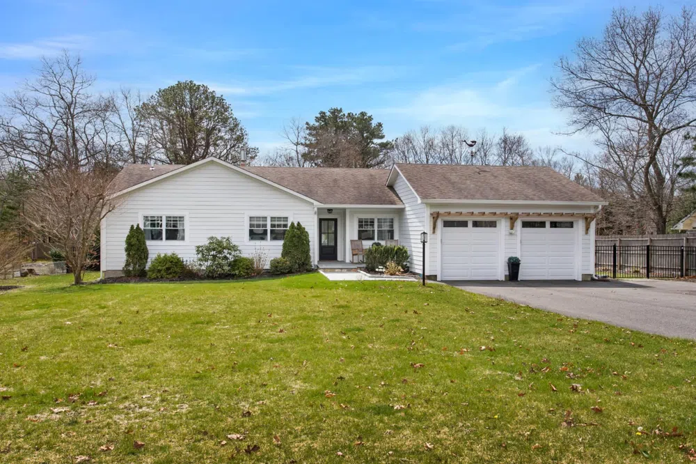 15 Birchwood Lane East Quogue, NY 11942