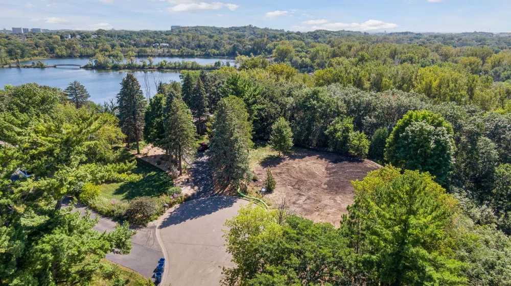 5038 Dominick Spur Hopkins, MN 55343