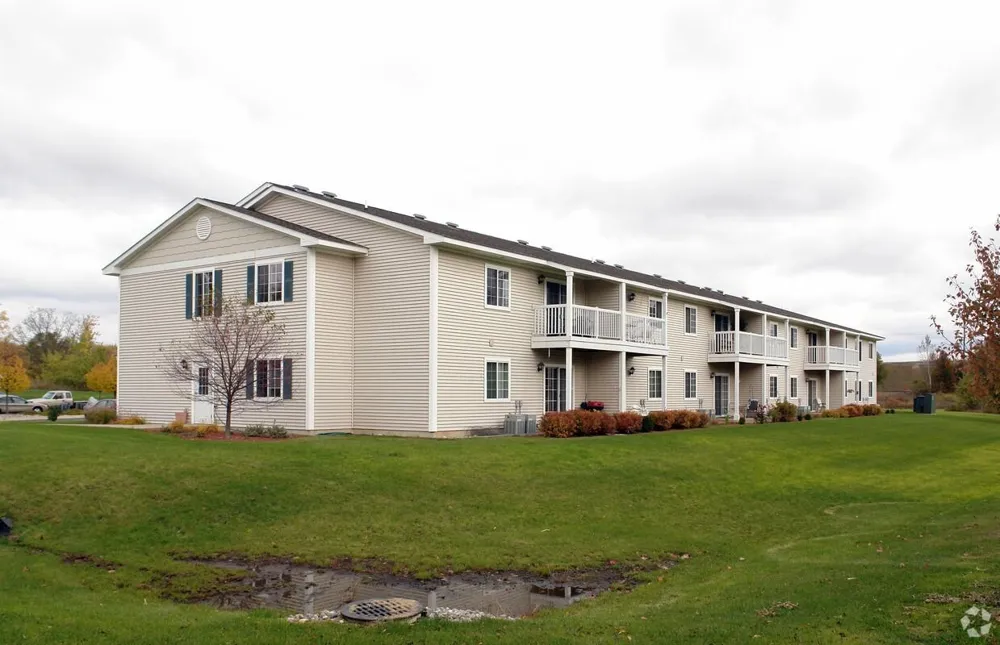 417 Maynard St Charlotte, MI 48813