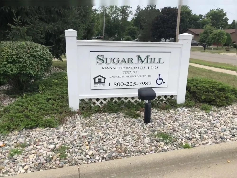 417 Maynard St Charlotte, MI 48813