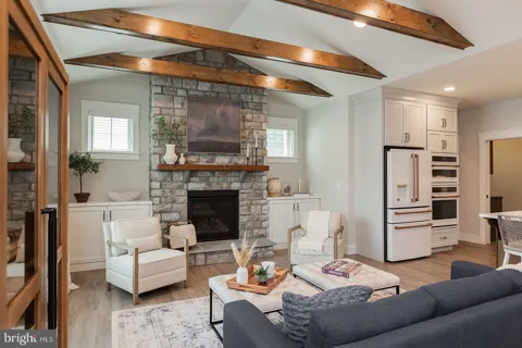 618 GREENBRIAR PATH