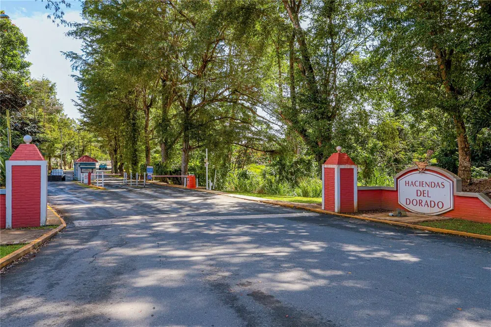 URB. HACIENDAS DEL DORADO CALLE GUAYACAN A30 Toa Alta, PR 00953