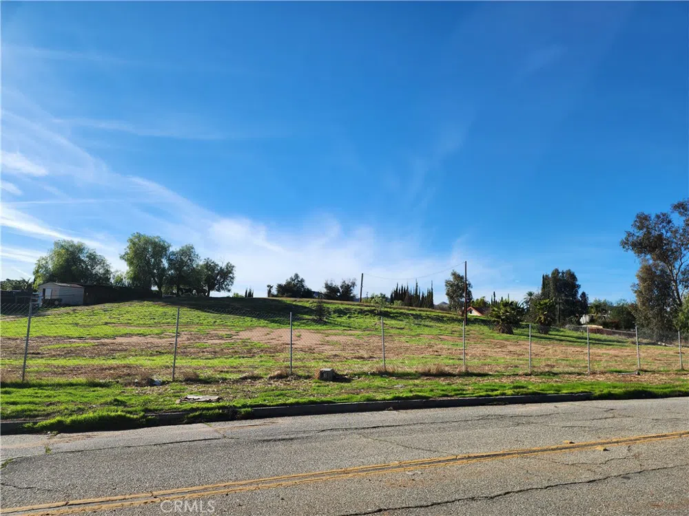 4998 Bushnell Avenue Riverside, CA 92505