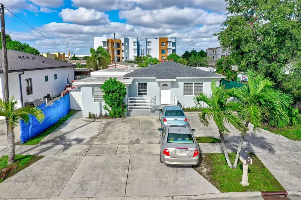 859 E 23rd St Hialeah, FL 33013
