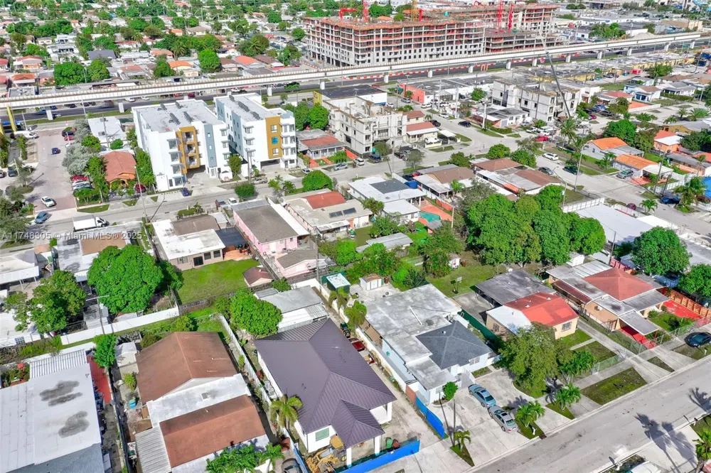 859 E 23rd St Hialeah, FL 33013