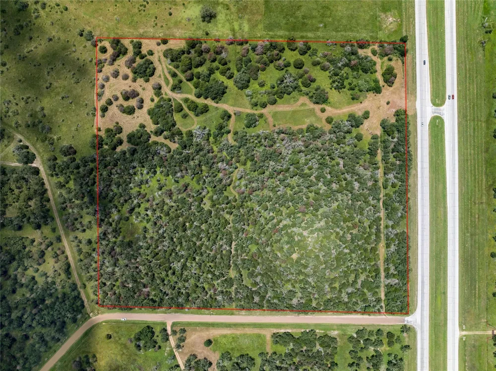 4975 W Us 290 Carmine, TX 78932