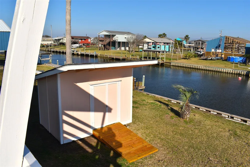 373 Neptune Street Sargent, TX 77414