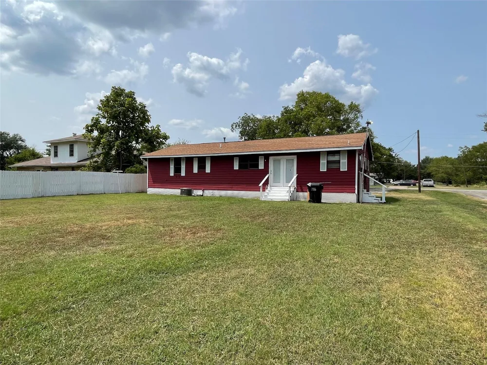 901 Washington Street Teague, TX 75860