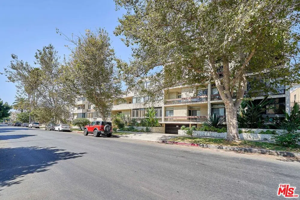 729 S Hobart Boulevard #18 Los Angeles, CA 90005