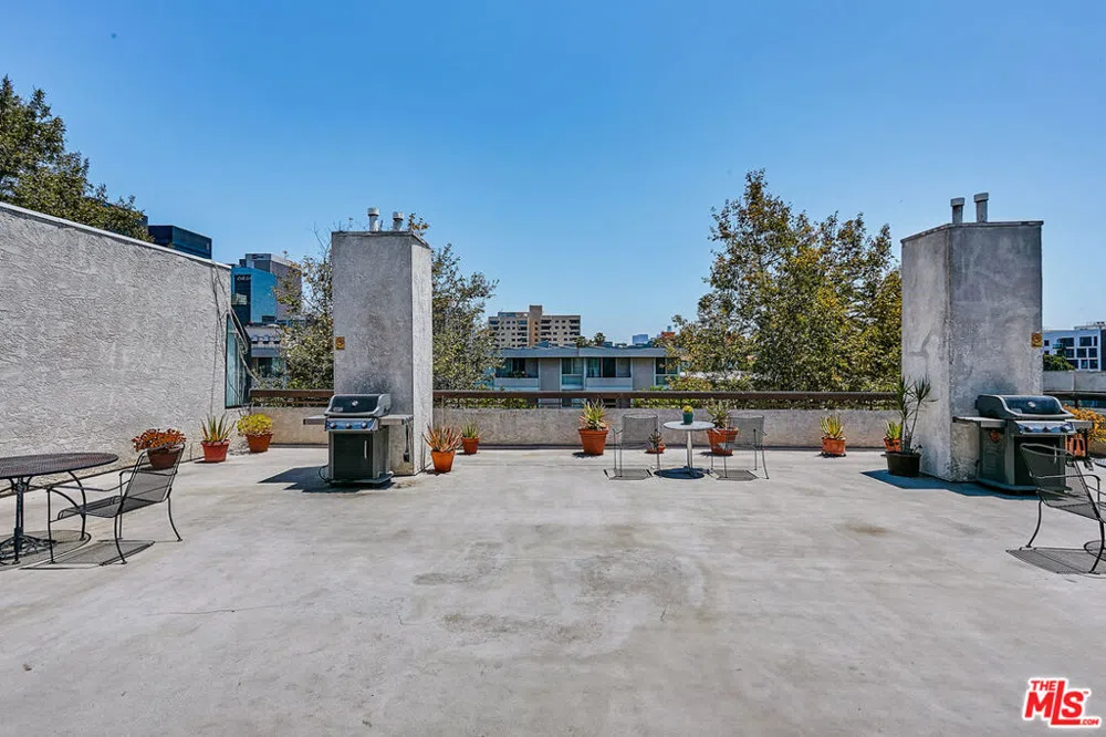 729 S Hobart Boulevard #18 Los Angeles, CA 90005
