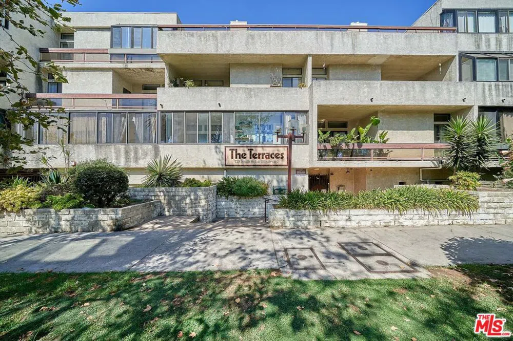 729 S Hobart Boulevard #18 Los Angeles, CA 90005