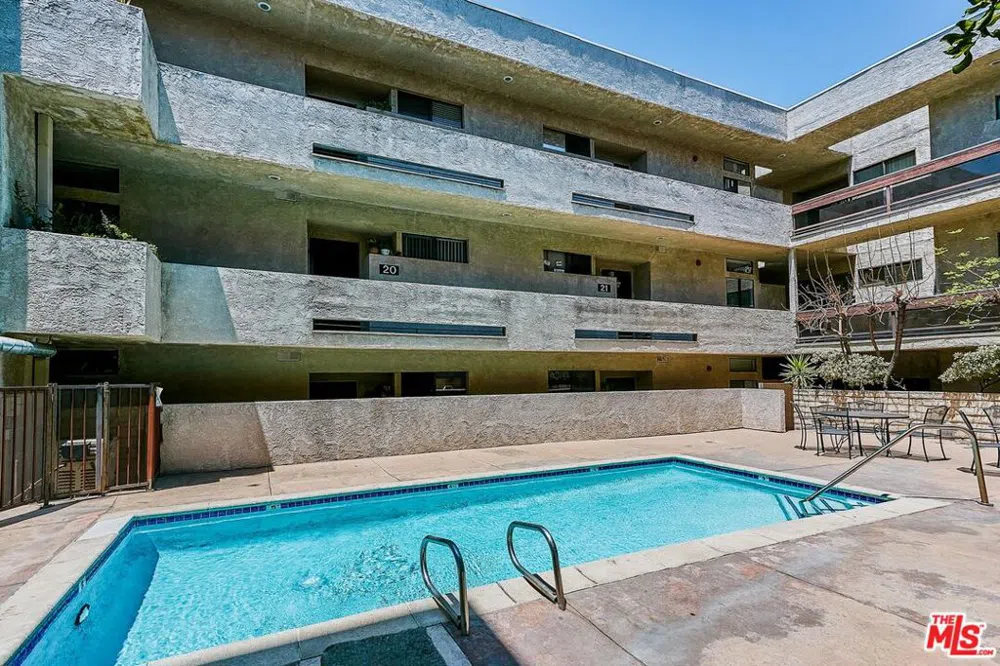 729 S Hobart Boulevard #18 Los Angeles, CA 90005