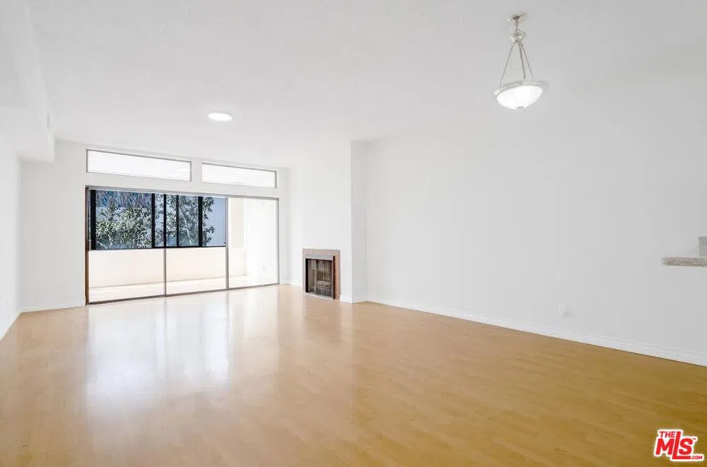 729 S Hobart Boulevard #18 Los Angeles, CA 90005