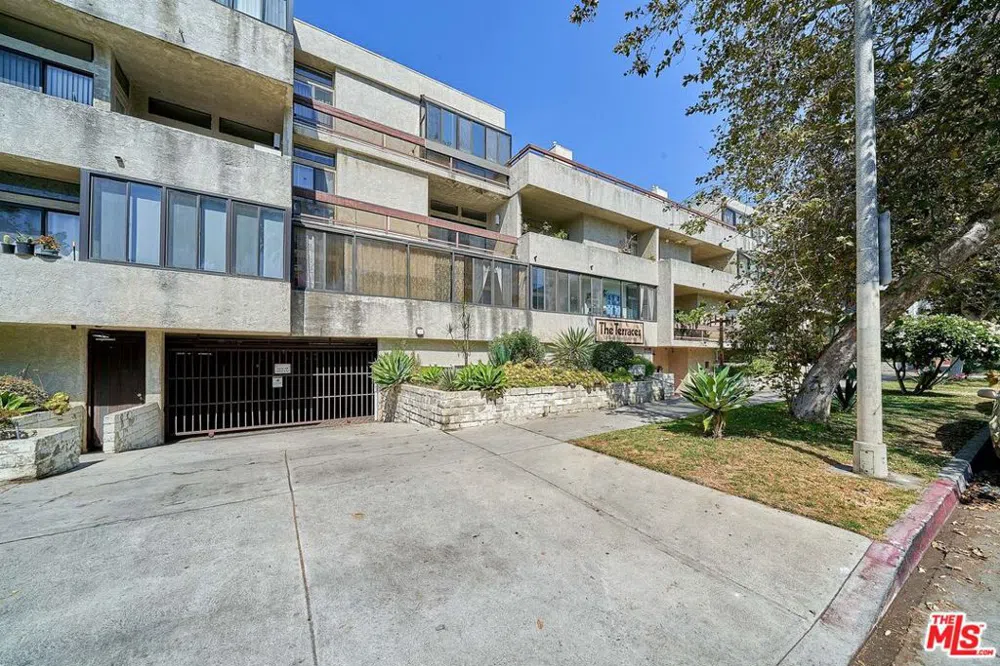 729 S Hobart Boulevard #18 Los Angeles, CA 90005
