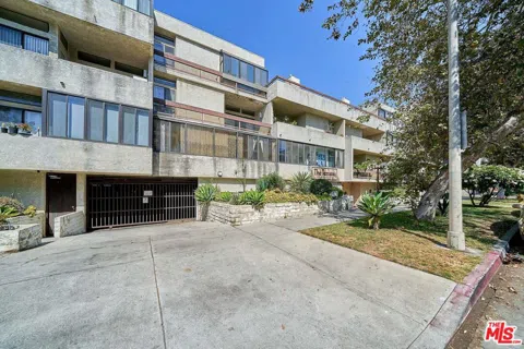 729 S Hobart Boulevard #18