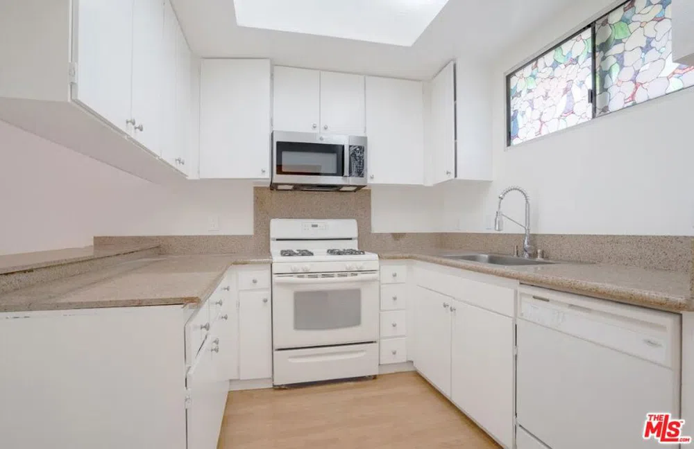 729 S Hobart Boulevard #18 Los Angeles, CA 90005