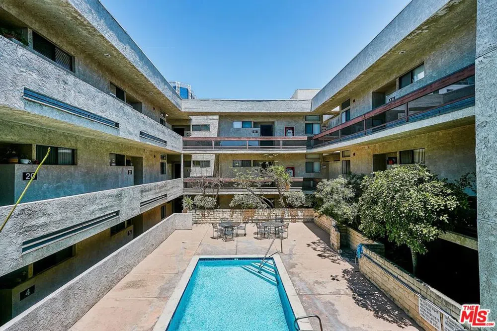 729 S Hobart Boulevard #18 Los Angeles, CA 90005