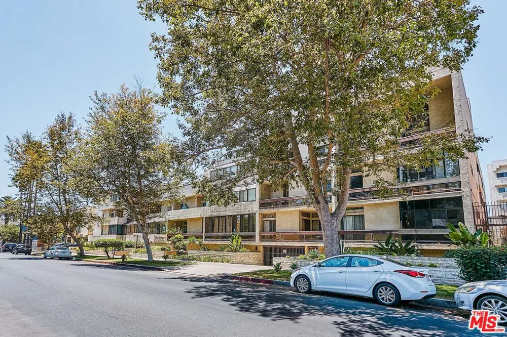 729 S Hobart Boulevard #18 Los Angeles, CA 90005