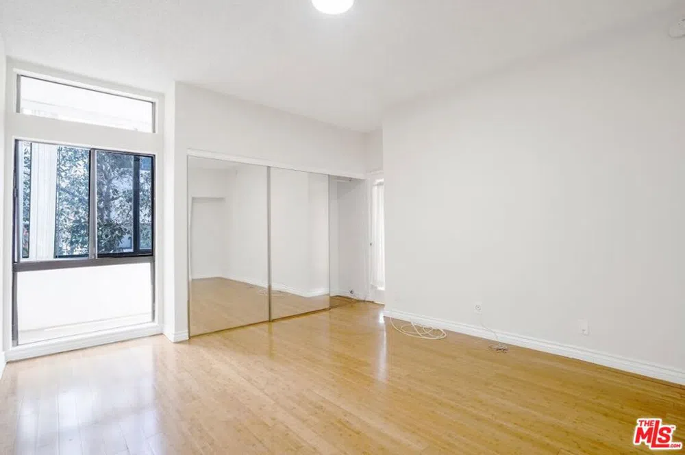 729 S Hobart Boulevard #18 Los Angeles, CA 90005