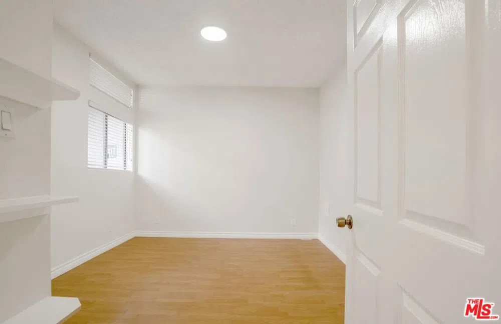 729 S Hobart Boulevard #18 Los Angeles, CA 90005