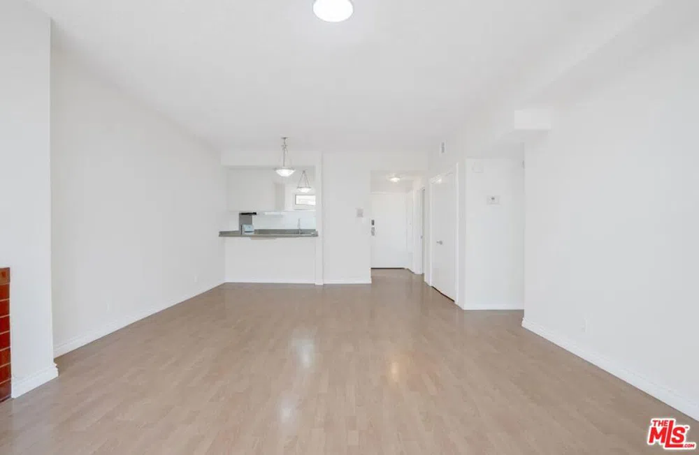729 S Hobart Boulevard #18 Los Angeles, CA 90005