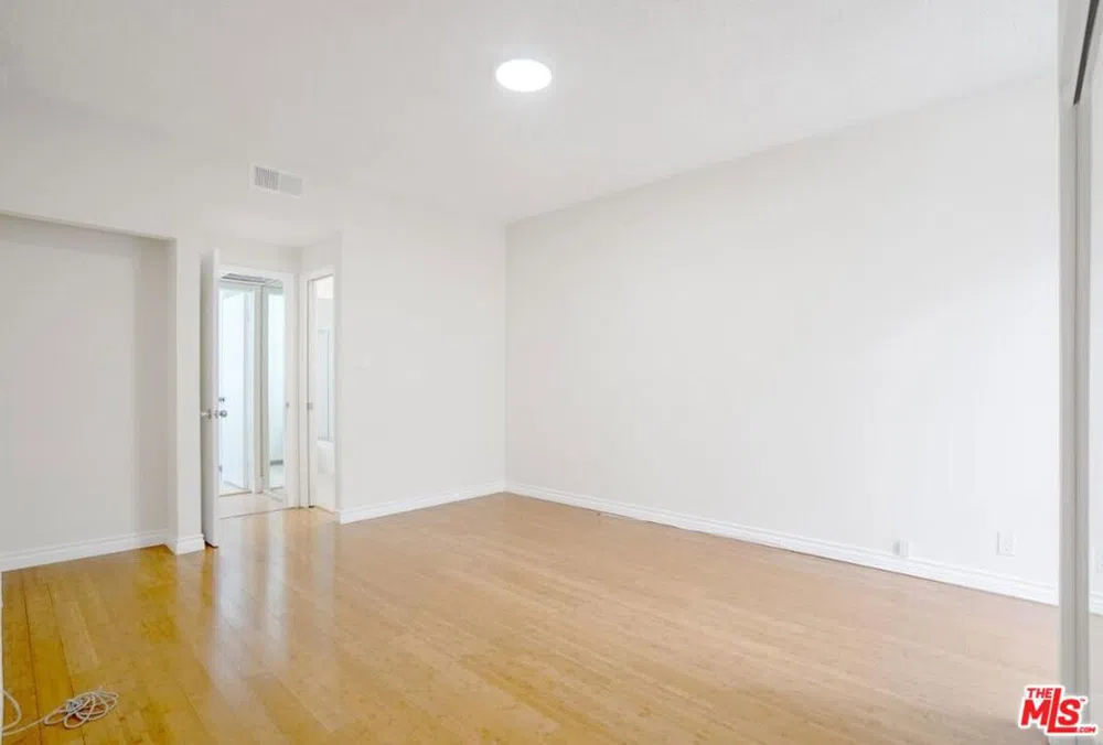 729 S Hobart Boulevard #18 Los Angeles, CA 90005