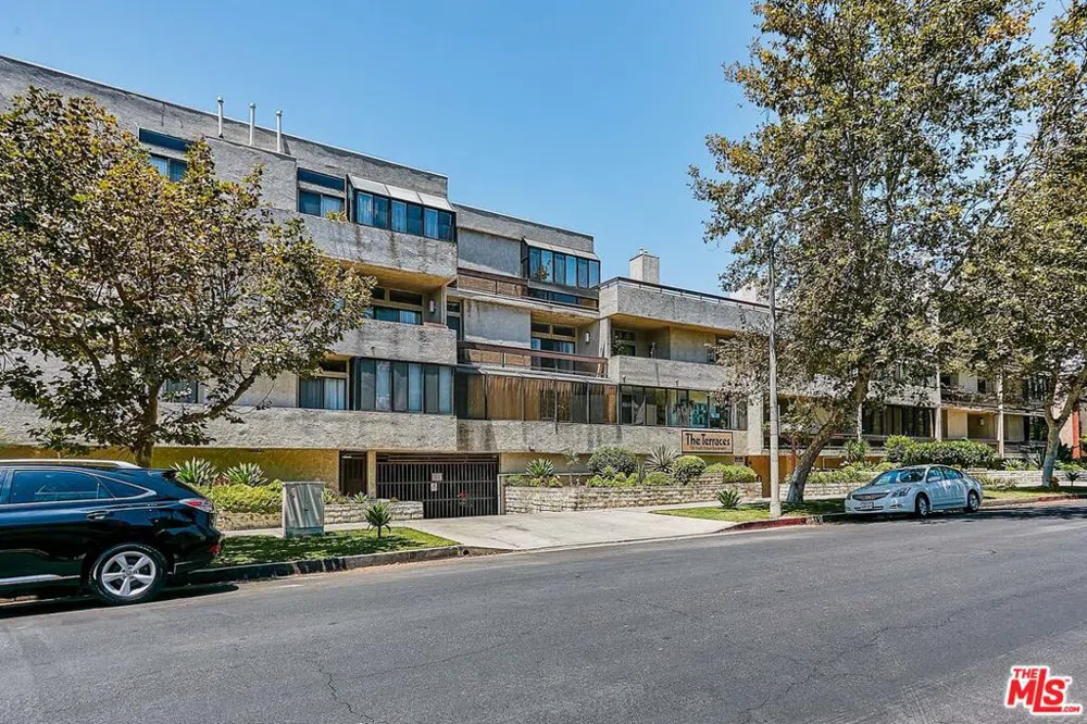 729 S Hobart Boulevard #18 Los Angeles, CA 90005