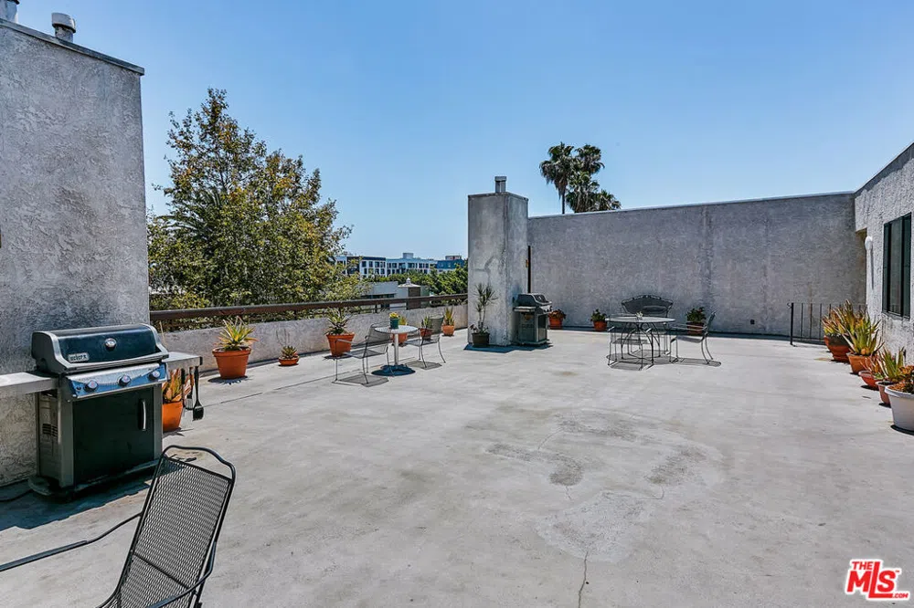729 S Hobart Boulevard #18 Los Angeles, CA 90005