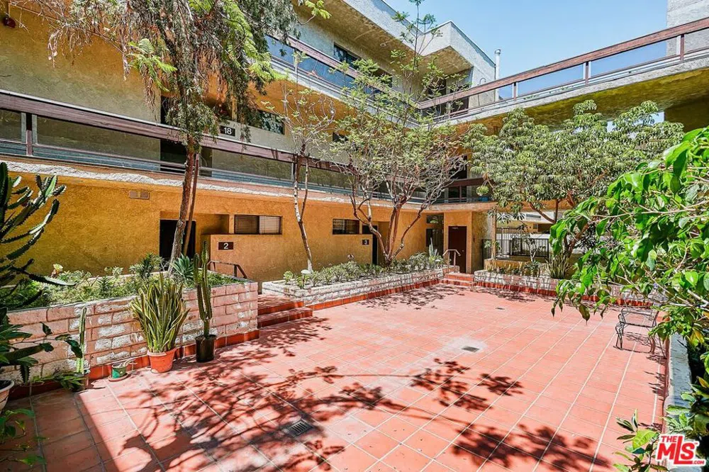 729 S Hobart Boulevard #18 Los Angeles, CA 90005
