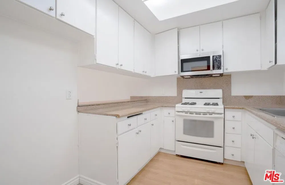729 S Hobart Boulevard #18 Los Angeles, CA 90005