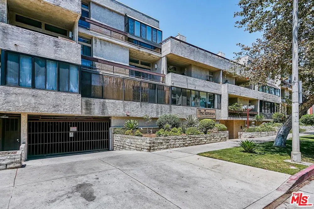 729 S Hobart Boulevard #18 Los Angeles, CA 90005