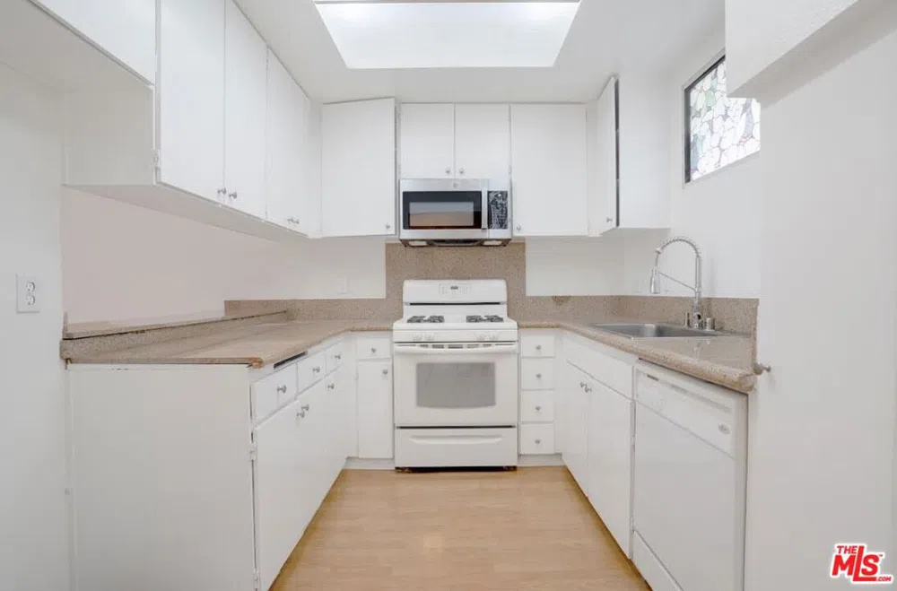 729 S Hobart Boulevard #18 Los Angeles, CA 90005