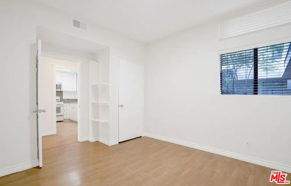 729 S Hobart Boulevard #18 Los Angeles, CA 90005