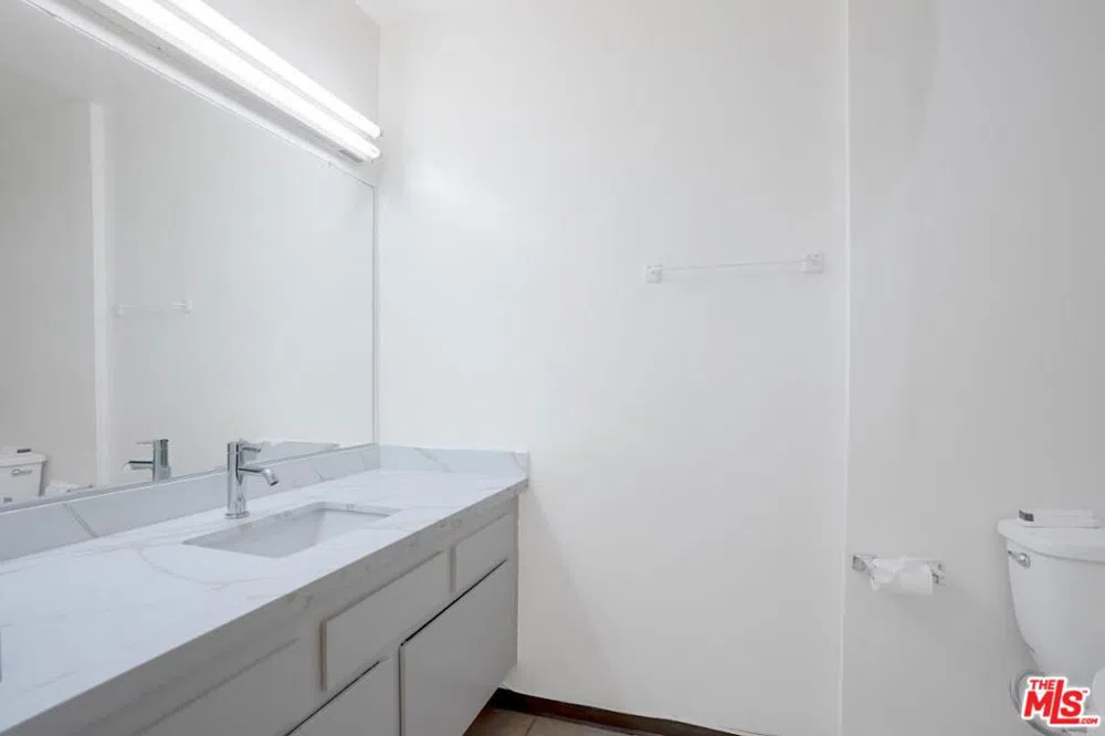 729 S Hobart Boulevard #18 Los Angeles, CA 90005