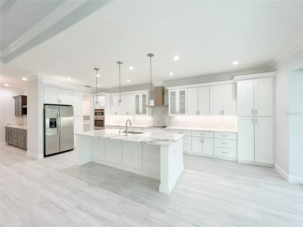 5213 WILLOW LAKE COURT Sarasota, FL 34233