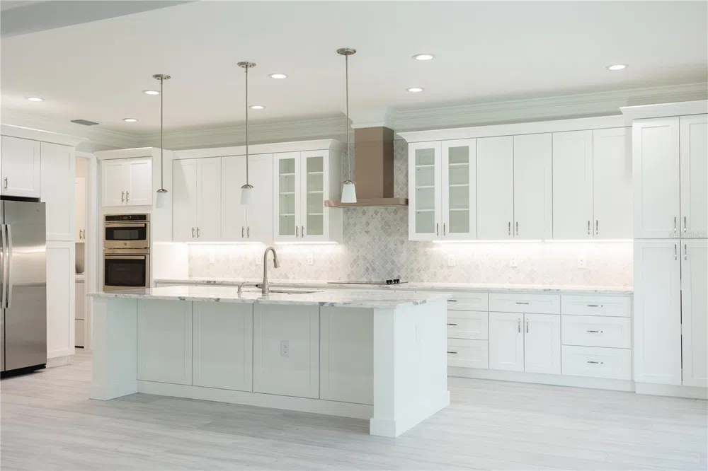 5213 WILLOW LAKE COURT Sarasota, FL 34233