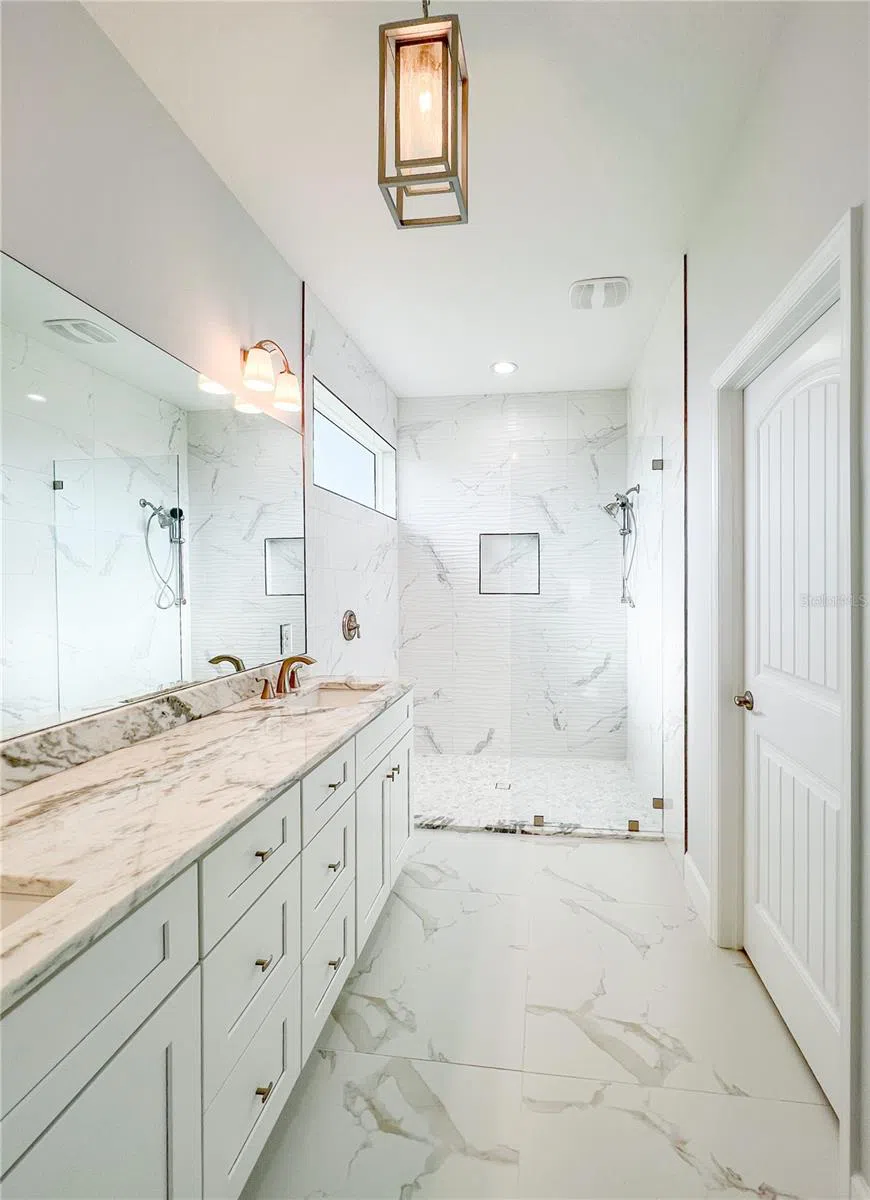 5213 WILLOW LAKE COURT Sarasota, FL 34233
