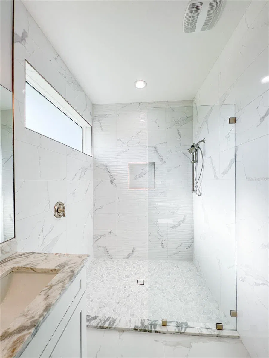 5213 WILLOW LAKE COURT Sarasota, FL 34233