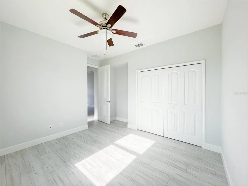 5213 WILLOW LAKE COURT Sarasota, FL 34233