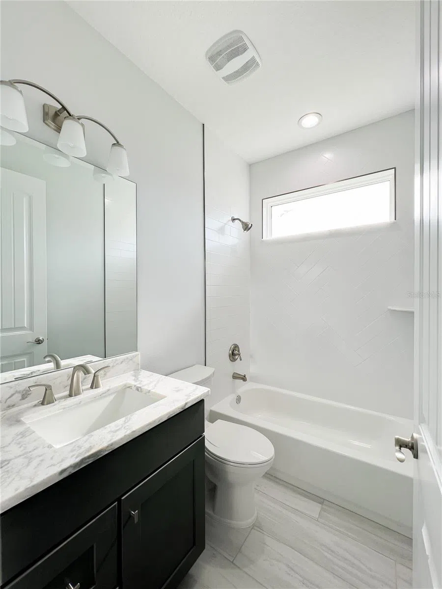 5213 WILLOW LAKE COURT Sarasota, FL 34233
