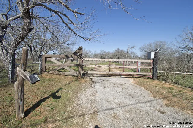 5673 FM 1628 Adkins, TX 78101
