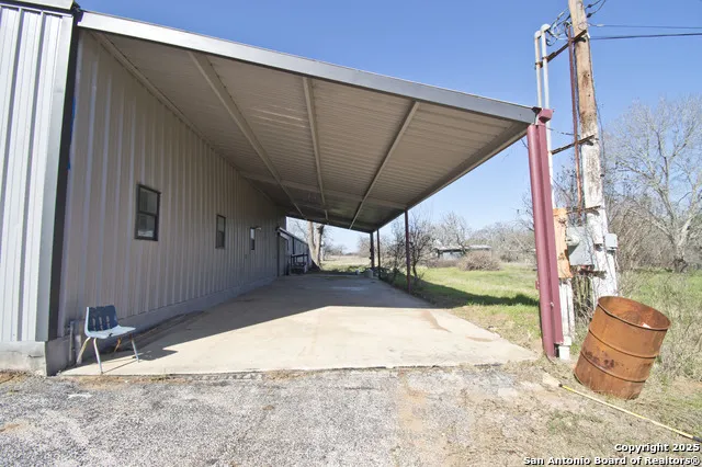 5673 FM 1628 Adkins, TX 78101