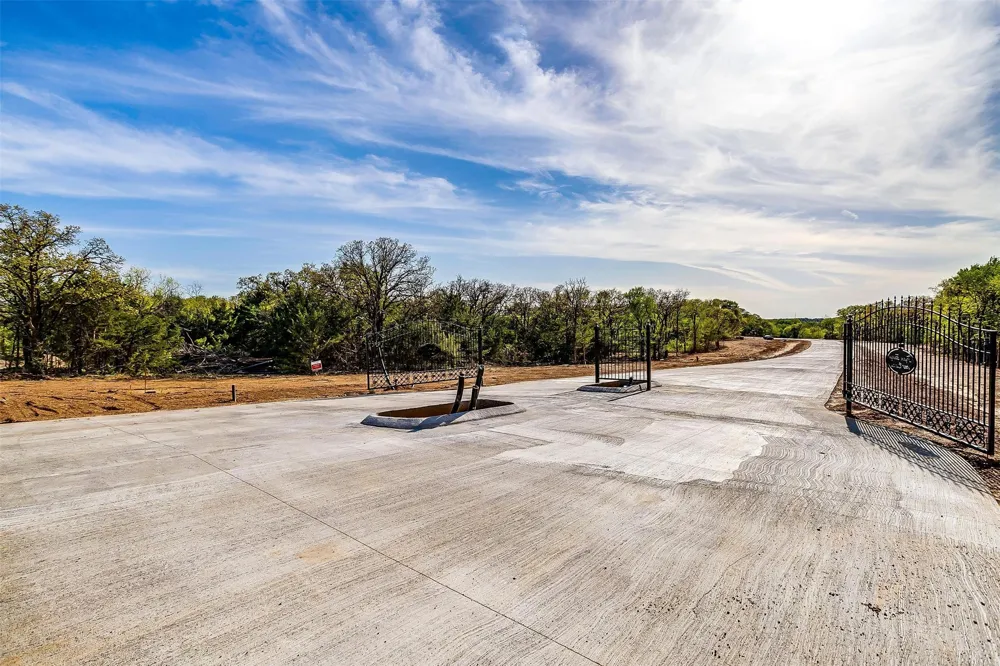 1617 Private Access 60200 Burleson, TX 76028
