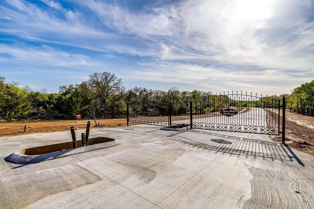 1617 Private Access 60200 Burleson, TX 76028
