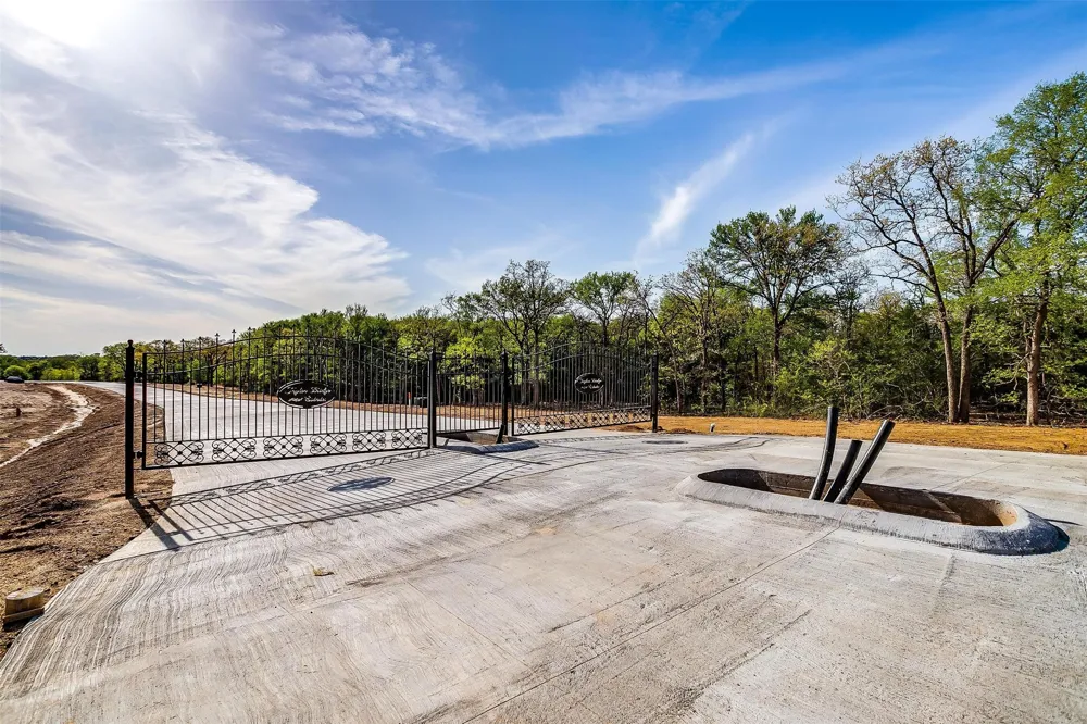 1617 Private Access 60200 Burleson, TX 76028