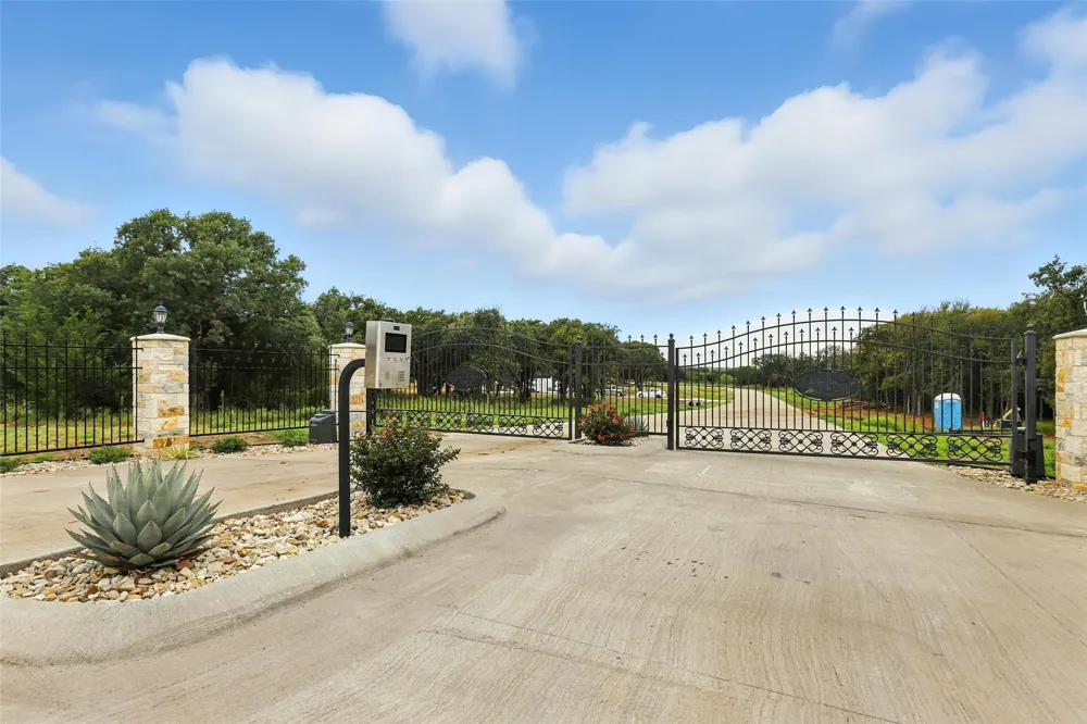 1316 County Road 602 Court Burleson, TX 76028